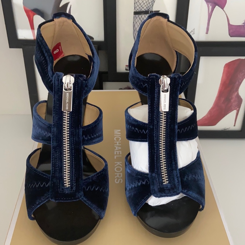 Michael kors velvet T strap sandals